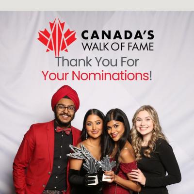 Les personnes intronisées sur l’Allée des célébrités canadiennes dans la catégorie « héros de la communauté » montrent leurs récompenses. (Photo via la page Facebook de l’Allée des célébrités canadiennes) Les personnes intronisées sur l’Allée des célébrités canadiennes dans la catégorie « héros de la communauté » montrent leurs récompenses. (Photo via la page Facebook de l’Allée des célébrités canadiennes)
