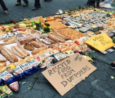 Des tonnes de nourriture comestible sont gaspillées chaque année. (Photo : The Hunger Site, via Facebook.) Des tonnes de nourriture comestible sont gaspillées chaque année. (Photo : The Hunger Site, via Facebook.)
