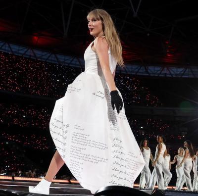 Taylor Swift sur scène à Toronto alors que prend fin la tournée Eras. (Photo : The Eras Tour via X.) Taylor Swift sur scène à Toronto alors que prend fin la tournée Eras. (Photo : The Eras Tour via X.)