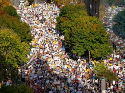 Des manifestants se sont rassemblés dans plusieurs villes américaines dans le cadre du mouvement « Pas de rois ». (Photo tirée de la page Facebook de No Kings [Pas de rois] – Madison, WI.)