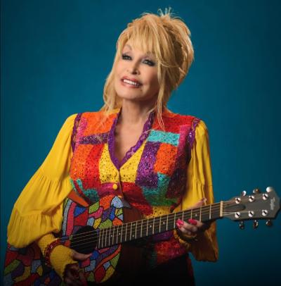 Dolly Parton, légende la musique country. (Image tirée de X.)