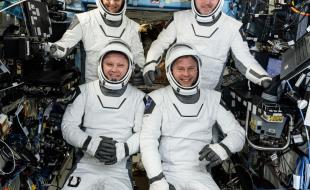 Les astronautes Suni Williams (en haut à gauche), Butch Wilmore (en haut à droite), Nick Hague (en bas à droite) et le cosmonaute russe Aleksandr Gorbounov (en bas à gauche) se préparent à quitter la Station spatiale internationale. (Photo : NASA.)