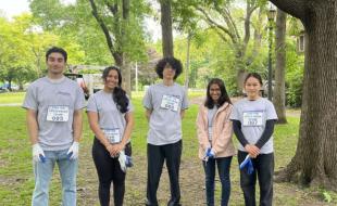 Des bénévoles ont participé à un nettoyage communautaire près de Montréal. (Photo tiré de la page Facebook de Bénévoles Canada.) Des bénévoles ont participé à un nettoyage communautaire près de Montréal. (Photo tiré de la page Facebook de Bénévoles Canada.)