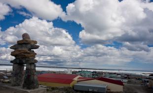 Rankin Inlet, au Nunavut, deviendra central à la défense en Arctique. (Photo : Electronker de Vancouver, Canada, CC BY-SA 2.0 tiré de Wikimedia Commons.)